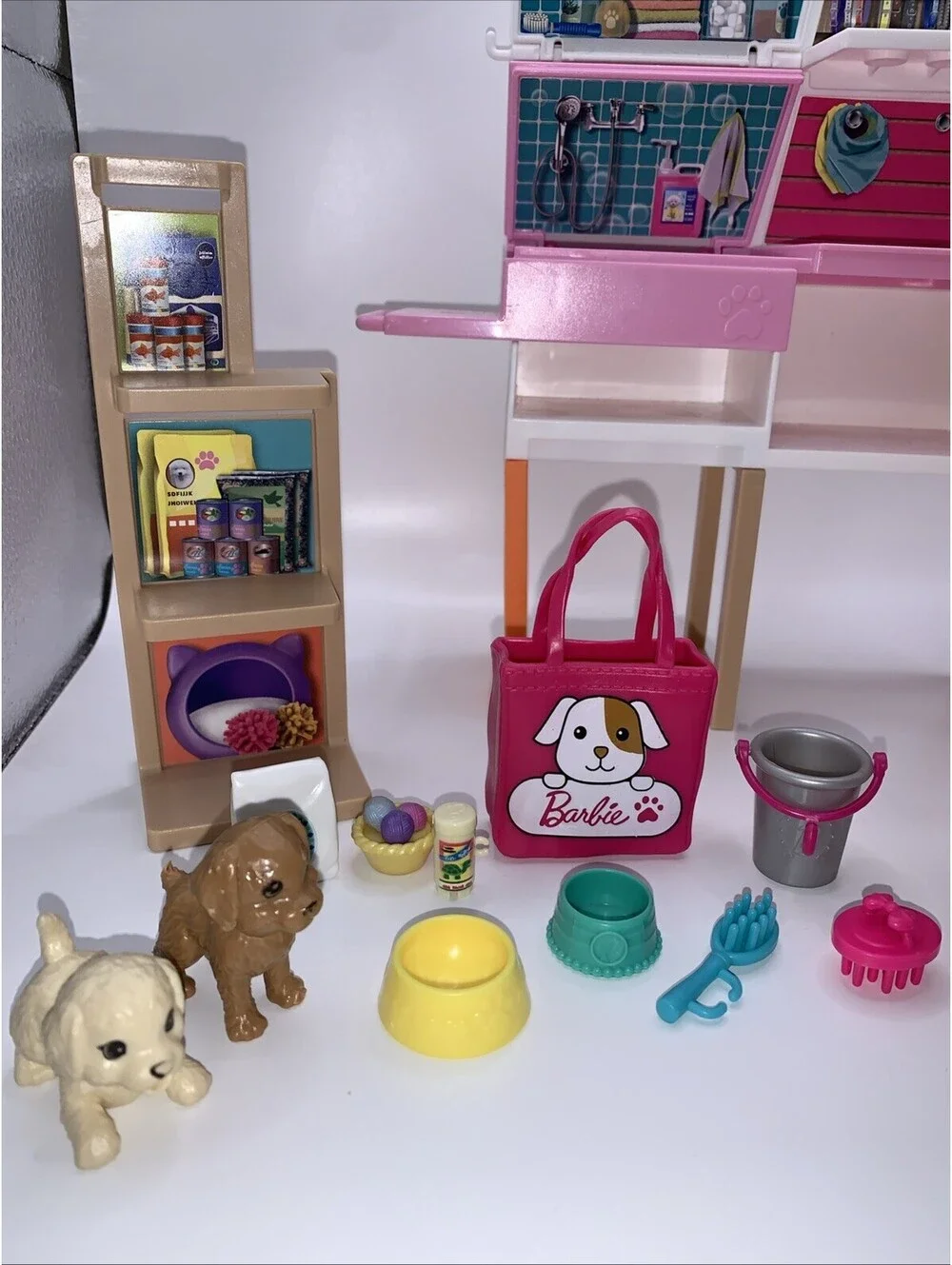 Barbie Pet Boutique Playset 2 Pieces Plus Pet Accessories Dogs Horse Medical Bag